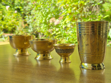 Nepalesisches Thali Set aus Messing | Traditionelles Essgeschirr (8-teilig)
